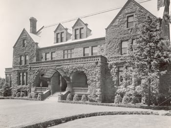 Longyear Mansion Moves from Marquette (1903)