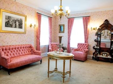A Walk Through 400 Beacon Street: The Pink Room